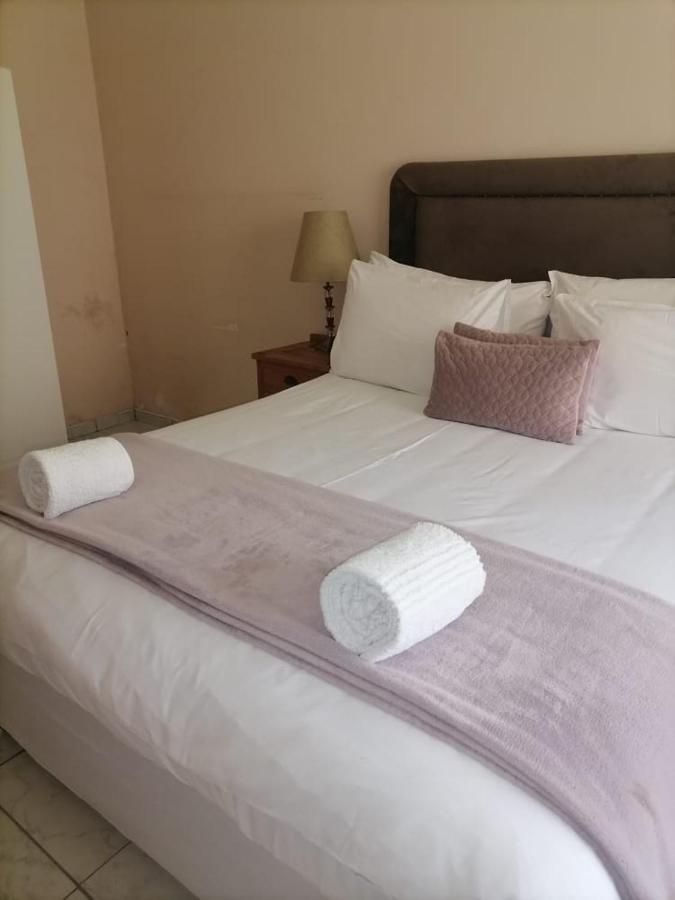 Palm Villa Harare Bagian luar foto